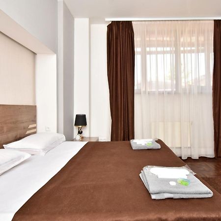 Aaa Hotel Erevan Exterior foto